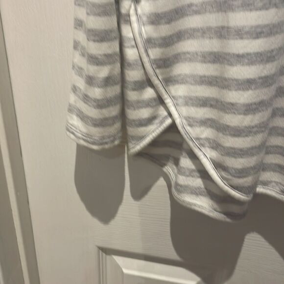 Lou & Grey striped cowl neck long sleeve top SZ medium - Picture 2 of 10